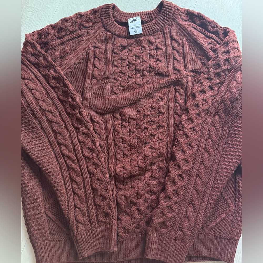 NIKE CABLE KNIT SWEATER
